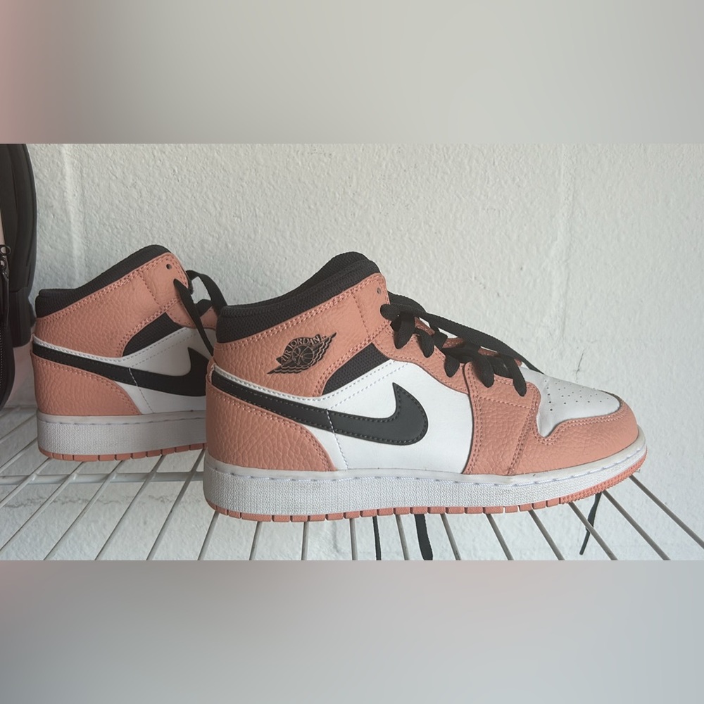 Barely worn Jordan 1 Mid Rise pink and black